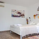 Dom wakacyjny Little Garden House